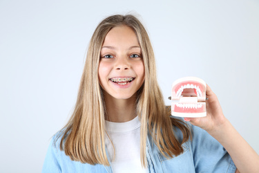 Why You Should Choose a Laser Dentist for Teen Braces